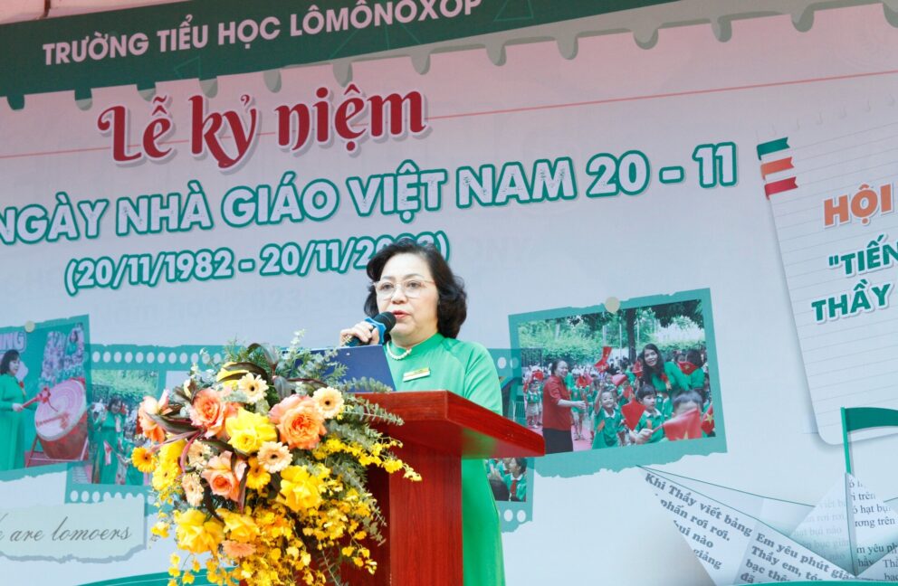 Cô Nguyễn Thị Thu Mai - Hiệu trưởng trường Tiểu học Lômônôxốp phát biểu tại buổi lễ