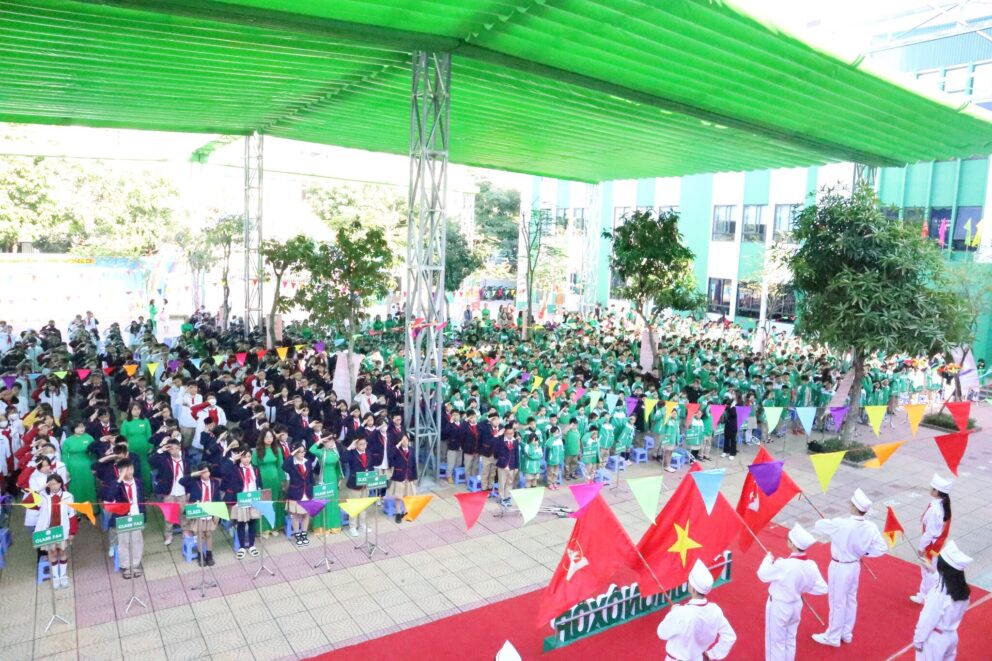 Ngày 17/11/2023, Trường Liên cấp Lômônôxốp Tây Hà Nội đã long trọng tổ chức lễ kỷ niệm 41 năm ngày Nhà giáo Việt Nam 20/11